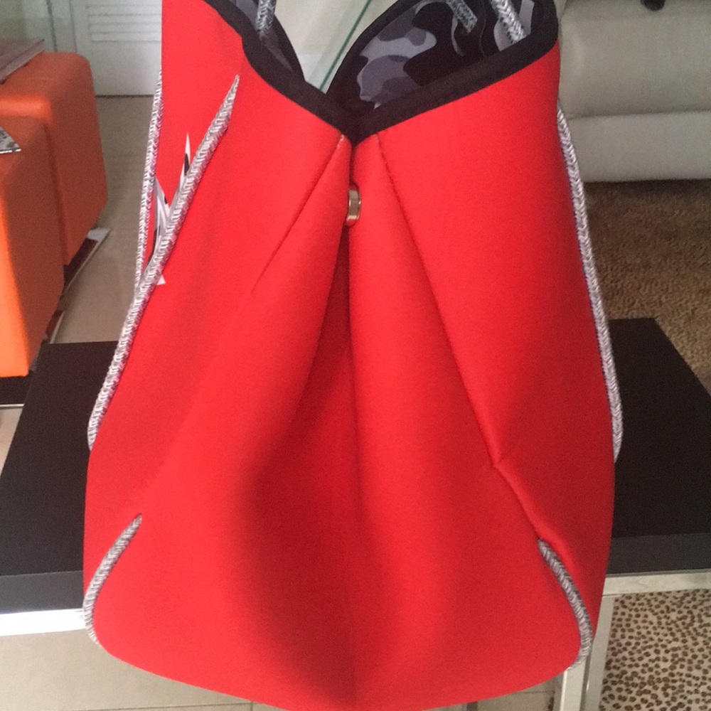 Neoprene, waterproof carry all - Picture 4 of 7